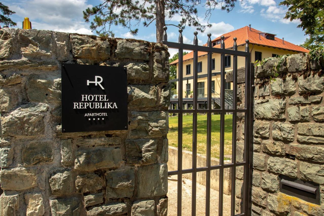 Hotel Republika Zagreb Bagian luar foto